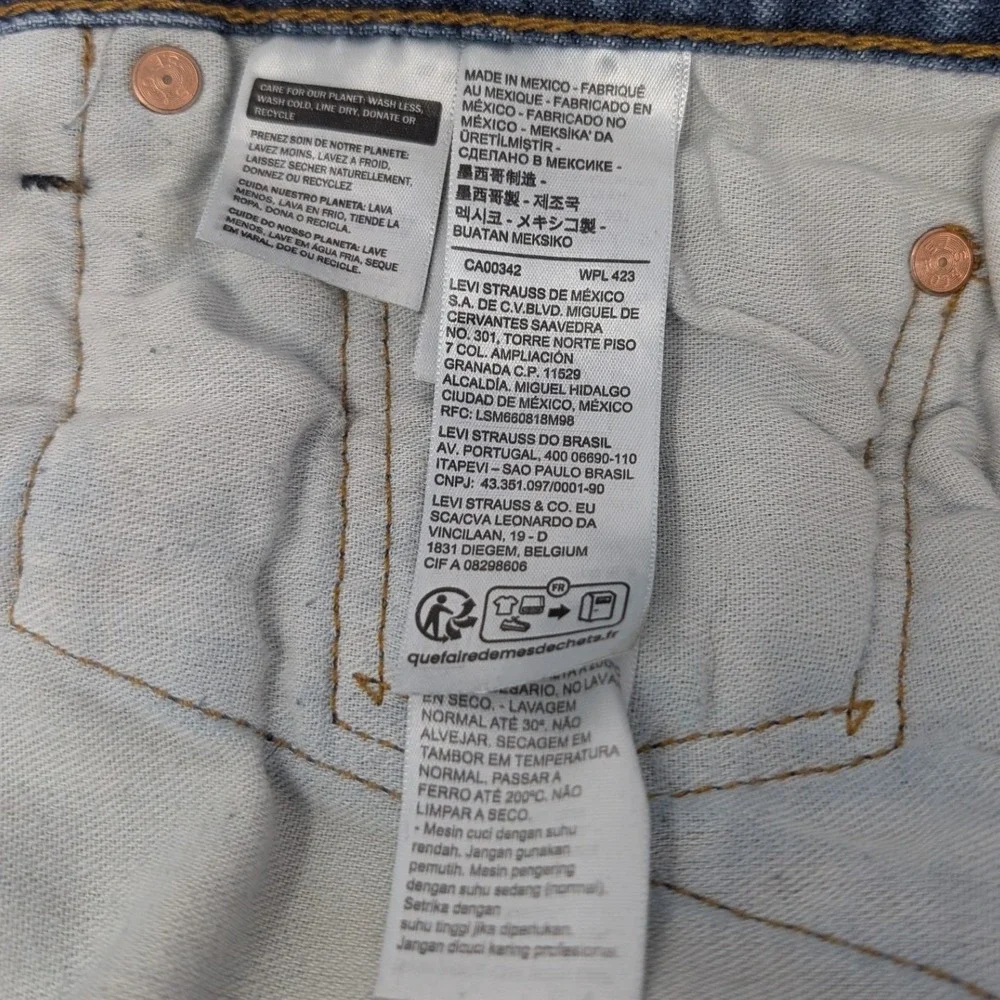 Levi's Men's 501 Straight Leg Jeans 40x30‎ Medium Wash Button Fly Classic Denim
